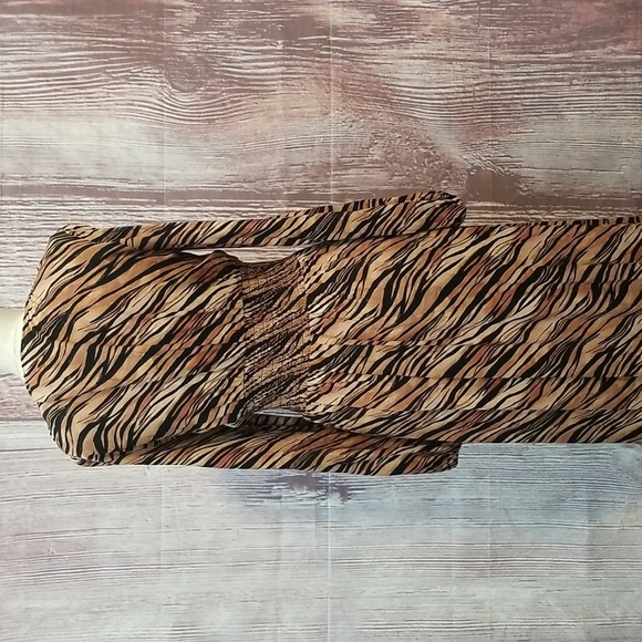 *LAST CHANCE ITEM!* Leith Tiger Print Maxi Dress w/ Button Down Front - Picture 4 of 8